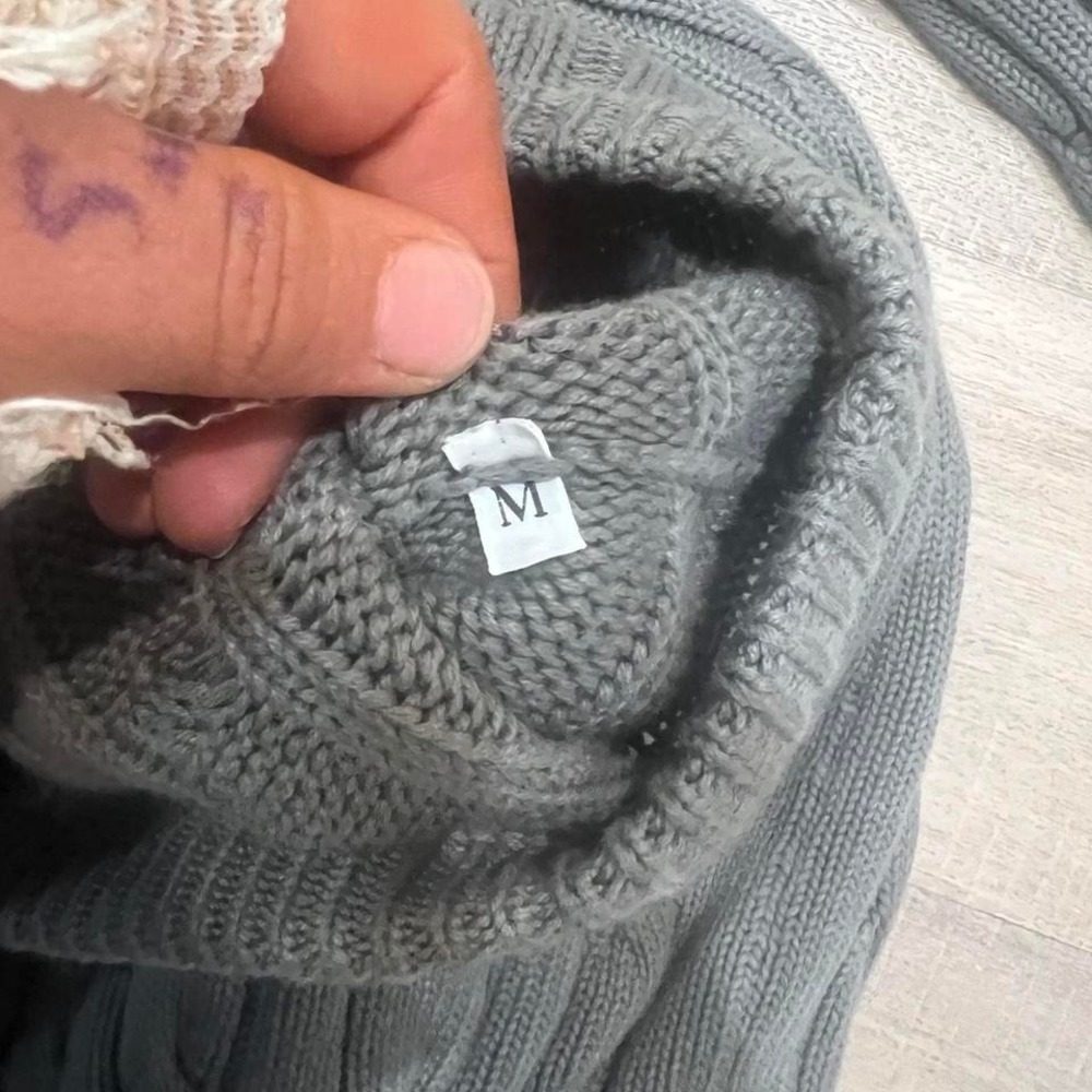Grey 3d cable knit sweater men's size Medium - Picture 4 of 4